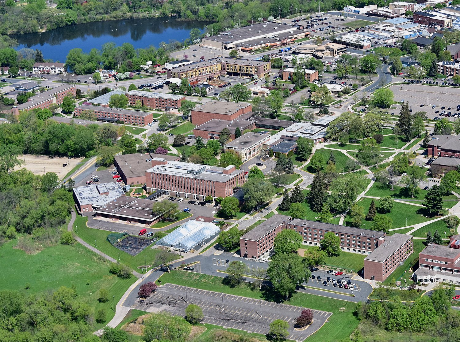 جامعة ويسكونسن – ريفر فولز